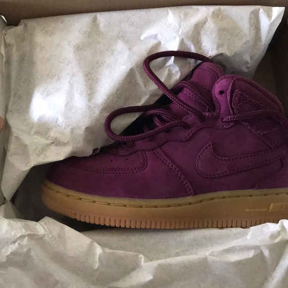 I am selling these two pair of shoes - Picture 2 of 2